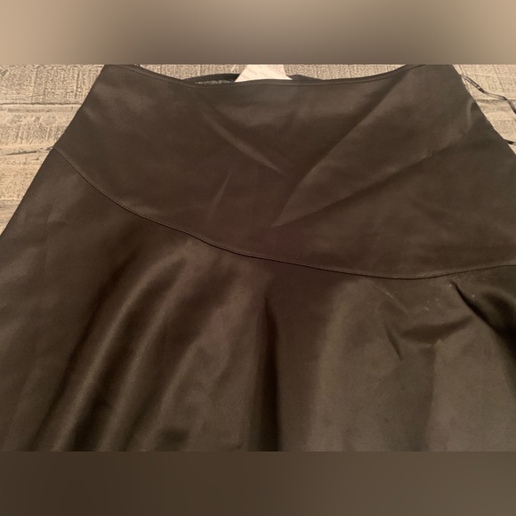 NWT Connection 18 Women’s Black Large Skirt, 17”waist, side zipper, Spandex - Picture 3 of 3